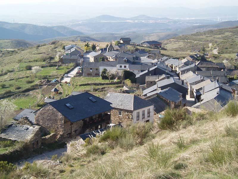 Hotel Rural La Casa Del Peregrino El Acebo de San Miguel Екстериор снимка
