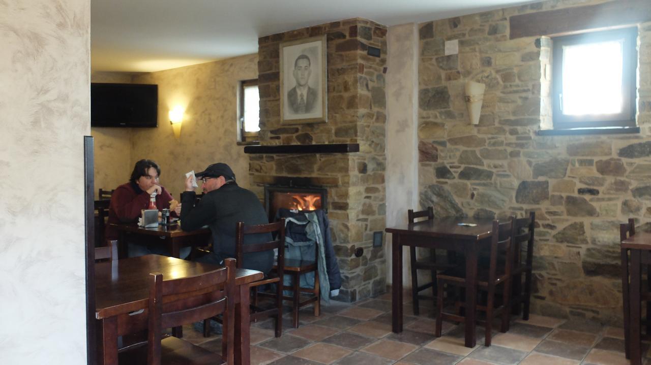 Hotel Rural La Casa Del Peregrino El Acebo de San Miguel Екстериор снимка