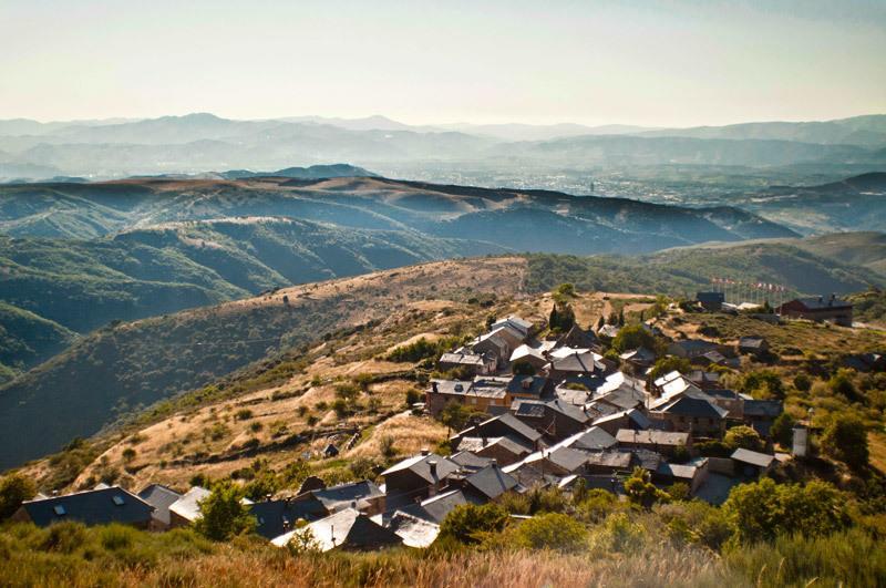 Hotel Rural La Casa Del Peregrino El Acebo de San Miguel Екстериор снимка